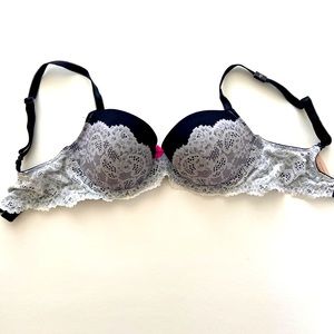 💗Victoria’s Secret lacy bra ⚡️